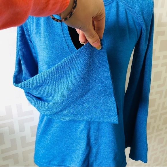 VICI Miss Look Women’s Blue Bell Sleeve Light Knit Sweater Large - Picture 3 of 4